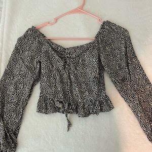 Cropped long sleeve pattern top